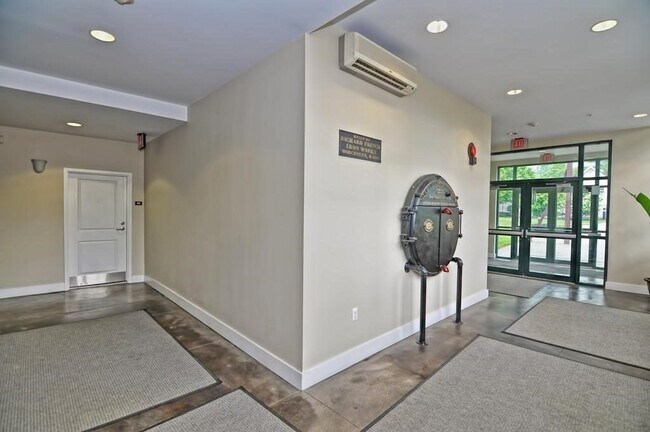 Building Photo - 21 Illinois St