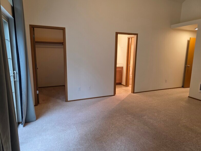 Building Photo - 2732 Hidden Springs Loop SE