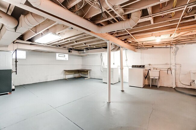 Building Photo - Westwood - Charming 3+ bed 1 bath home freshly updated