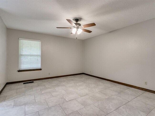 Building Photo - 1213 Westbrooke Terrace