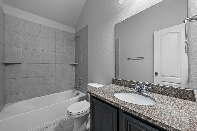 Building Photo - Charming 1-Story 4 Bedroom 2 Bathroom in L...