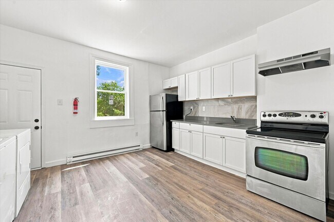 Building Photo - 5506 Linmore Ave