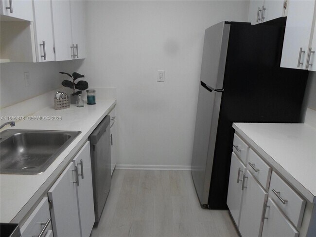 Building Photo - 20760 NE 4th Ct