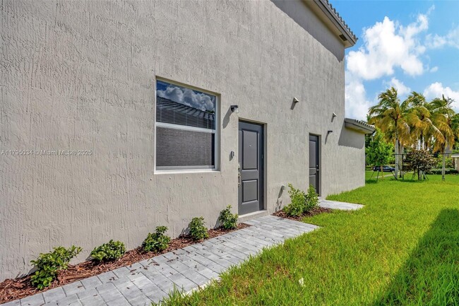 Building Photo - 817 SE 26th Rd