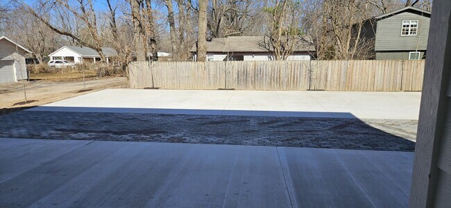 Building Photo - 1378 W Mt Comfort Rd