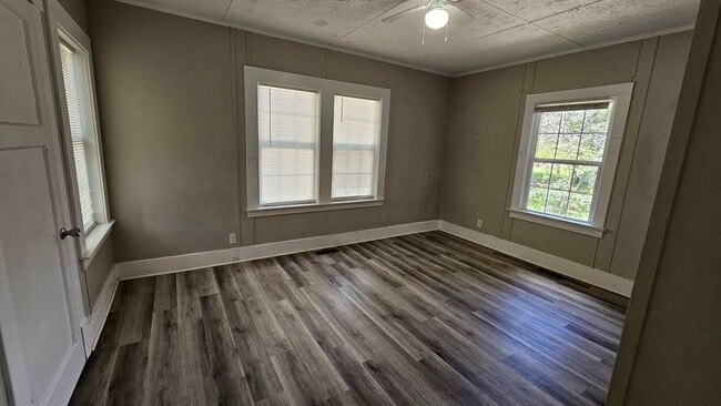 Building Photo - 5614 6th Ave