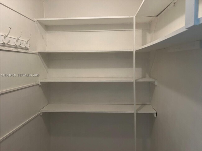 Building Photo - 335 SW 20th St