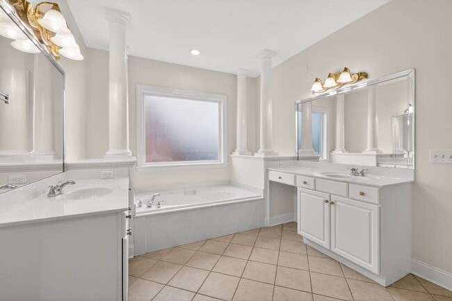 Building Photo - Beautiful 6BR Executive Brentwood Home with Pool