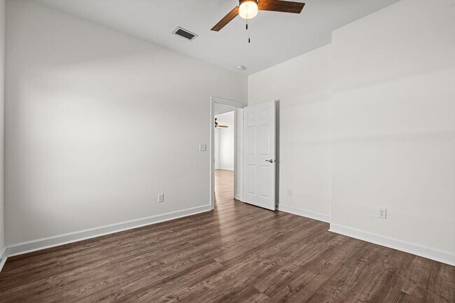 Building Photo - 2811 N Panama Ave