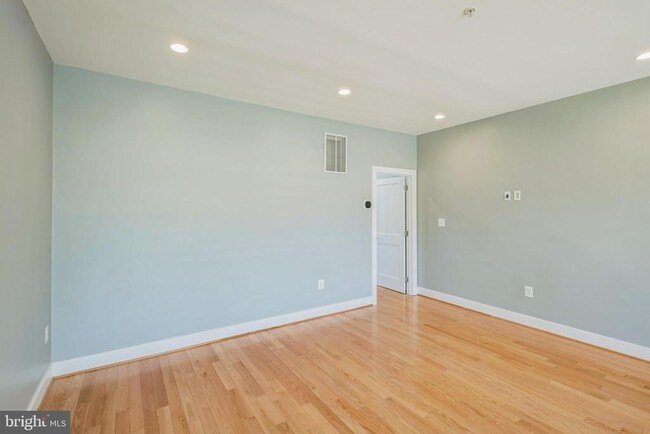 Building Photo - 1404 K St SE