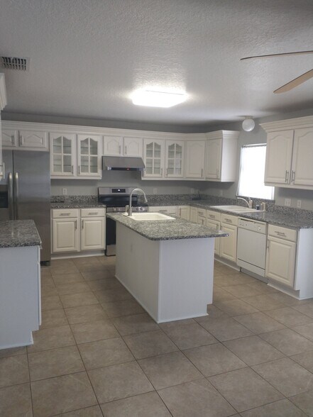 Building Photo - 1049 Tawny Eagle Dr