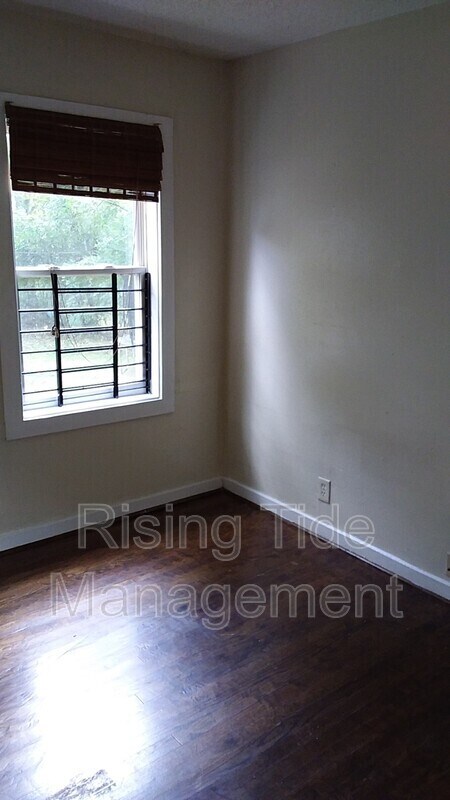 Building Photo - 8017 6th Ave N