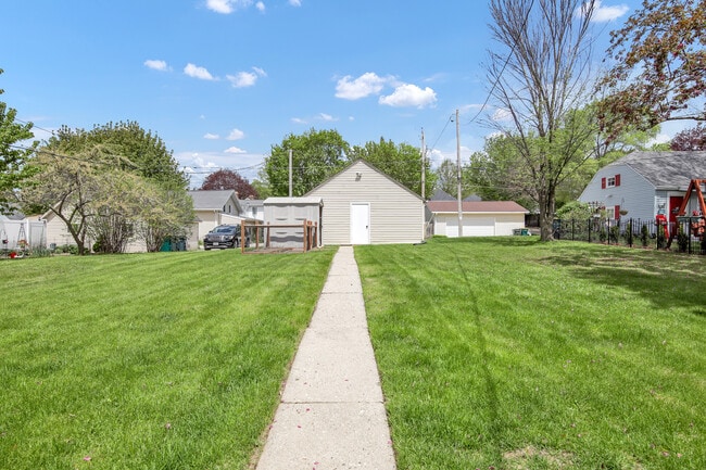 Building Photo - 1066 Poplar St