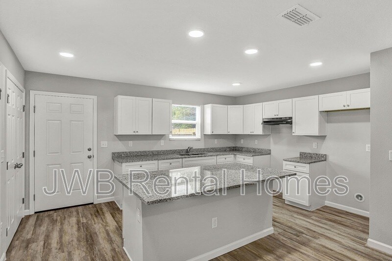 Building Photo - 2132 Clemente Dr