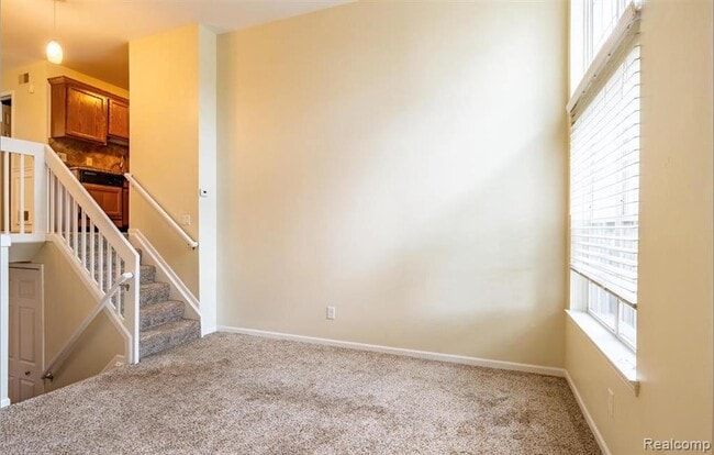 Building Photo - 129 W Kenilworth Ave