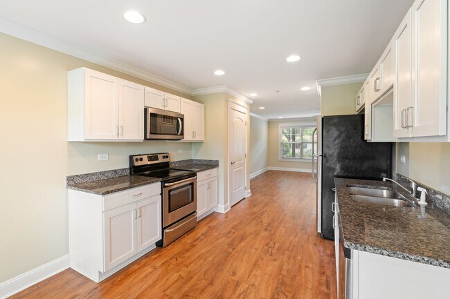 Building Photo - 3 Bedroom Flat Available at the Woodlands - REDUCED DEPOSIT