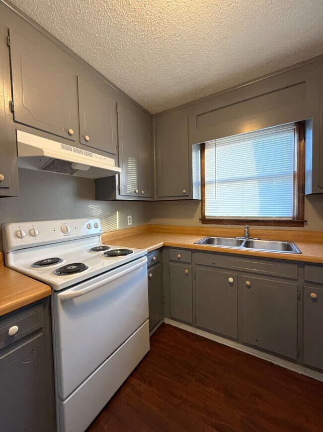 Building Photo - "Spacious 2-Bed, 2-Bath Haven on Bonnell Drive – Comfort and Convenience in Huntsville!"