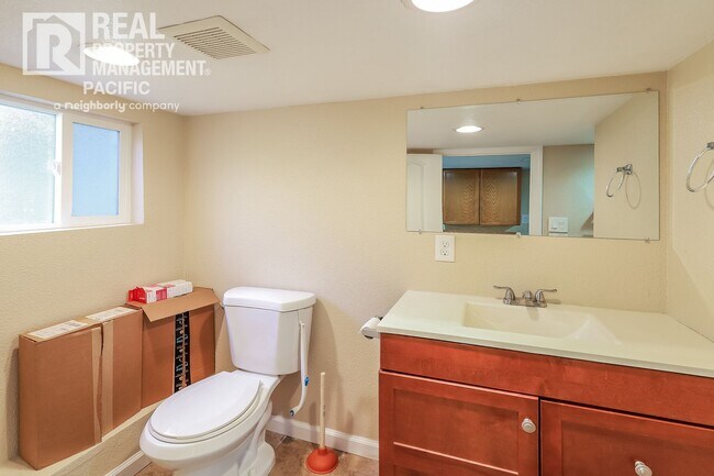 Building Photo - Charming 3-Bedroom Home in Glenview