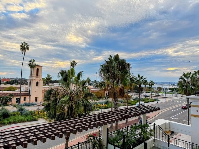 Building Photo - 700 W Harbor Dr