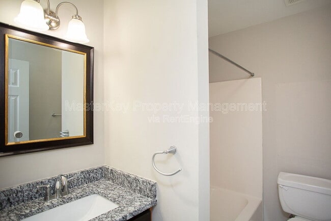 Building Photo - 204 Evening Star Dr