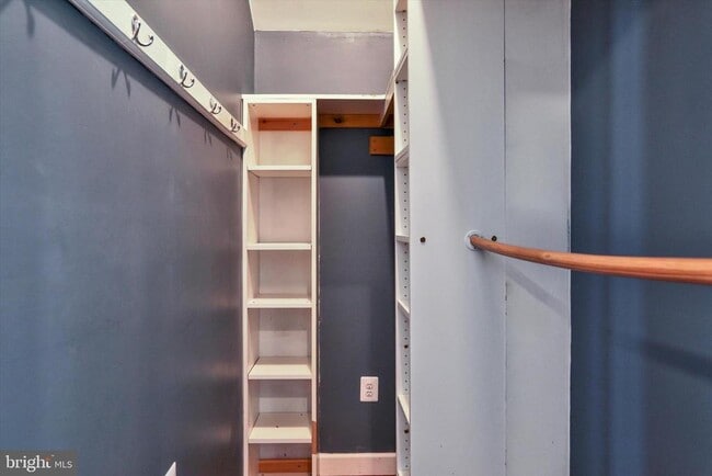 Building Photo - 722 Genessee St