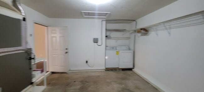 Building Photo - 3 bedroom/2 bath in Palm Grove