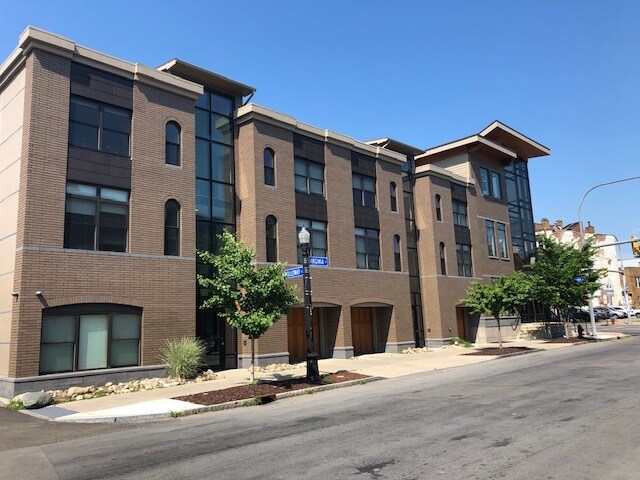 Building Photo - 468 Delaware Ave