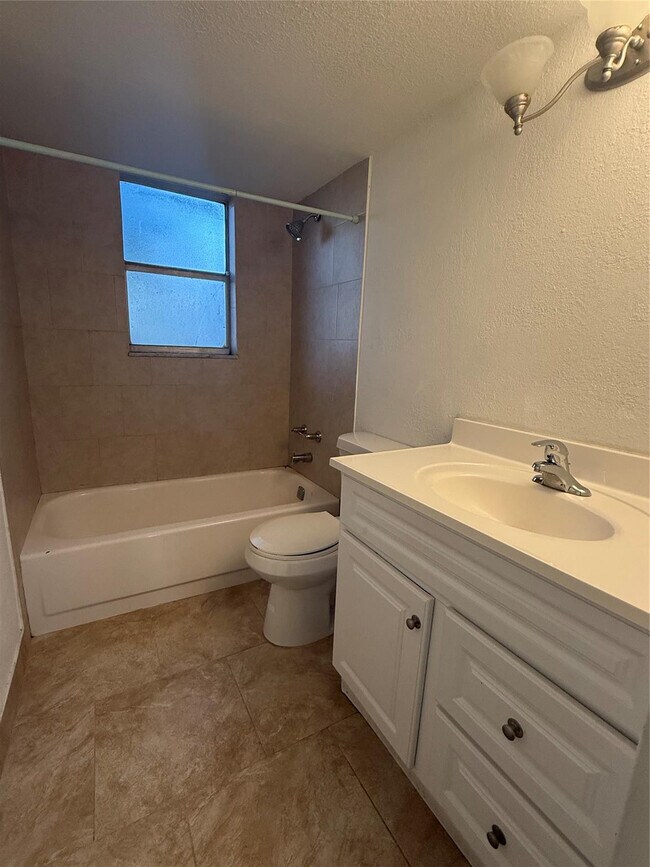 Building Photo - 1800 SW 81st Ave