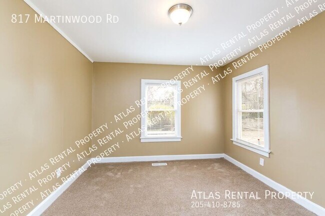 Building Photo - 817 Martinwood Rd