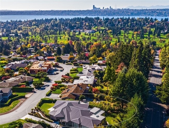 Building Photo - 6Bd/6.5Ba Clyde Hill House