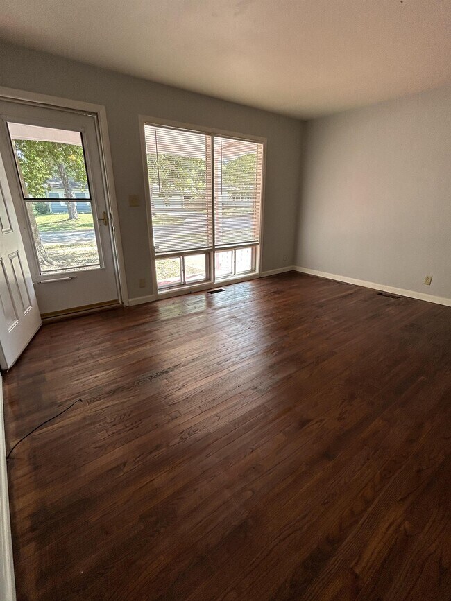 Building Photo - 8704 E 92nd St