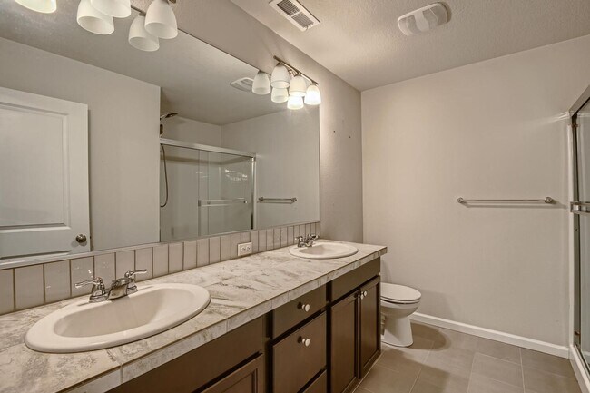 Building Photo - Beautiful Gresham Single-Family Home COMING SOON with a SPECIAL OFFER of $150 credit on your firs...