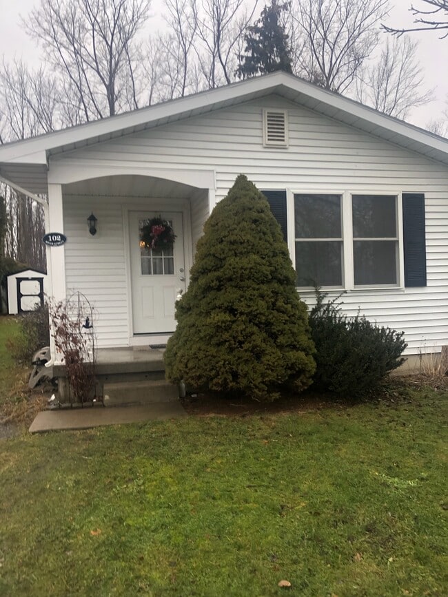 front entrance - 102 River St