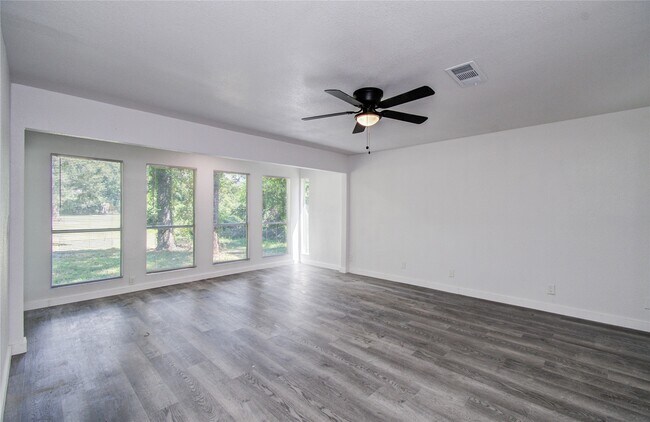 Building Photo - 619 River Plantation Dr