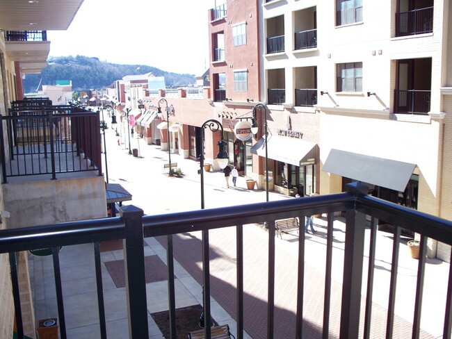 Building Photo - Luxury 2 bedroom  Branson Landing Condo