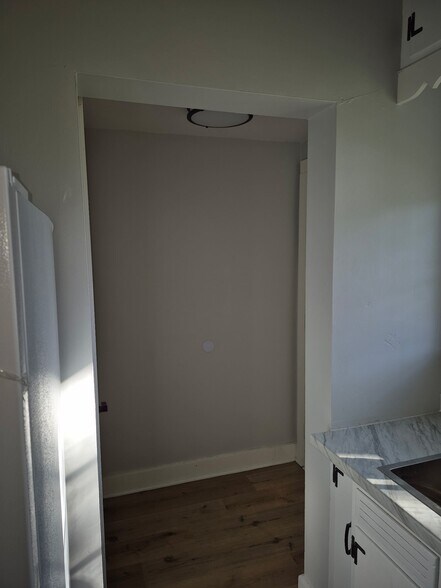 Building Photo - 403 Hopley Ave