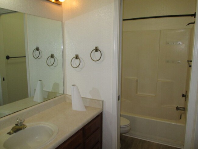 Building Photo - Patio Home At Spain & Morris NE