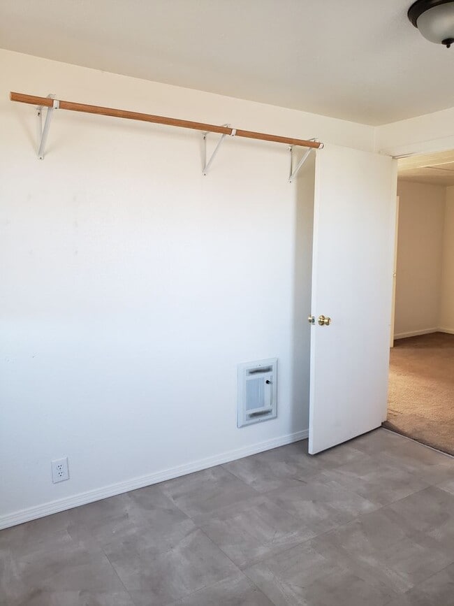 Building Photo - 2+ Bedroom, 2 bathroom Charming Home Avail...