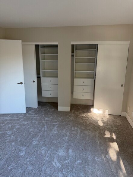 Building Photo - 170 Shoreline Ct