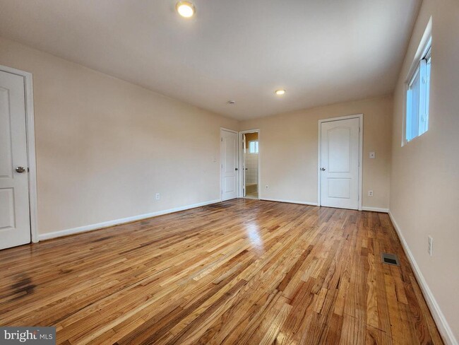 Building Photo - 4244 Clay St NE