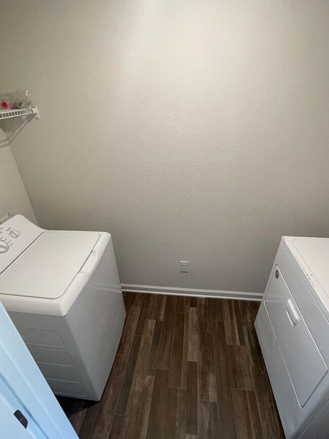 Building Photo - Charming 3-bedroom Single Family Home.