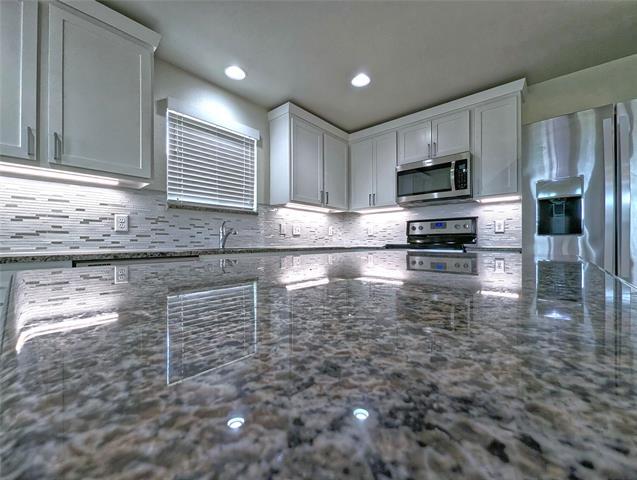 Building Photo - 704 Rivers Creek Ln