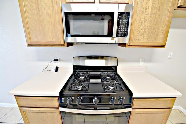 Building Photo - 904 Lantana Ln