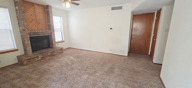 Building Photo - Charming 3 bedroom, 2.5 bath home in West El Paso!