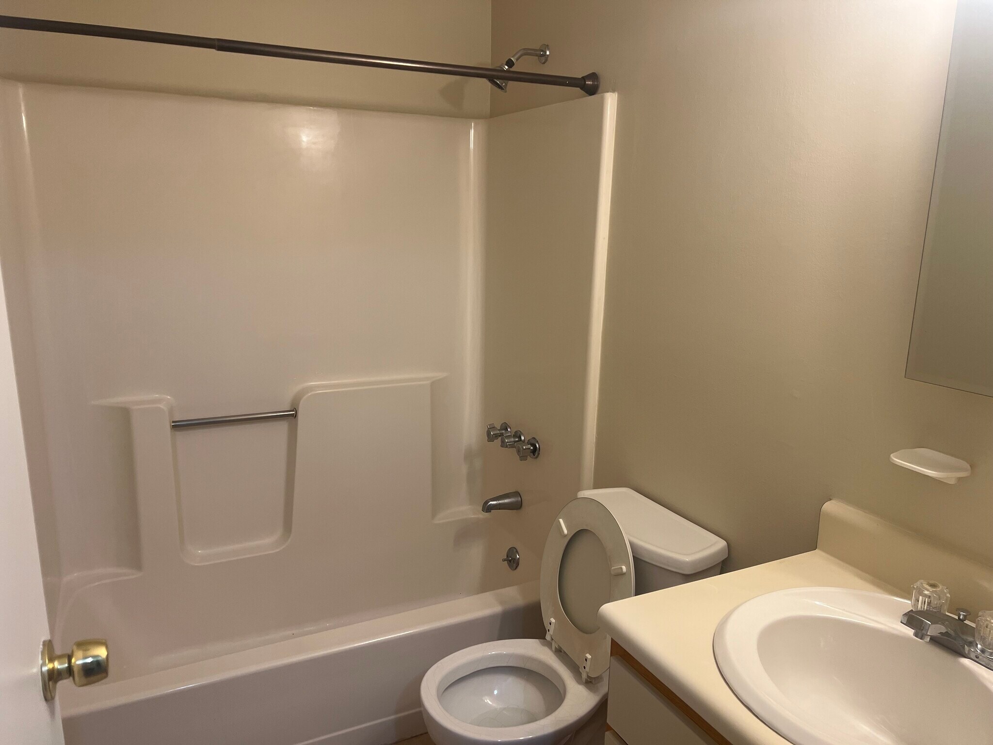 Building Photo - 3 Knights Bridge Dr