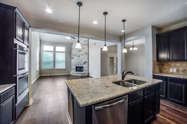 Building Photo - GORGEOUS 4-BEDROOM IN BELTERRA
