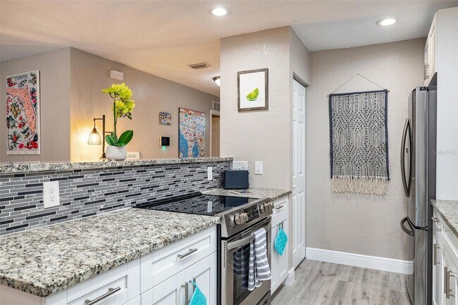 Building Photo - 113 W Adalee St