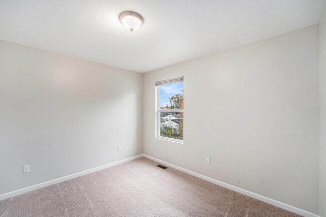 Building Photo - 33715 Birchlawn