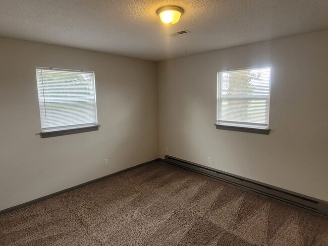 Building Photo - 3 Bed One Bath House