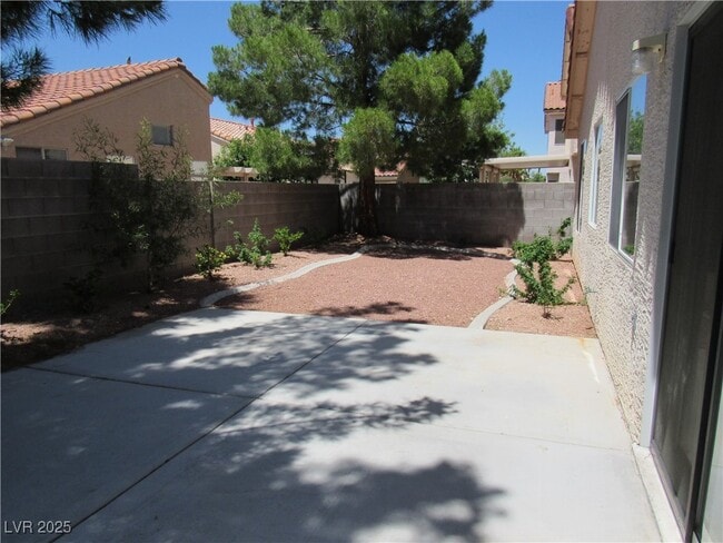 Building Photo - 1741 Mexican Poppy St